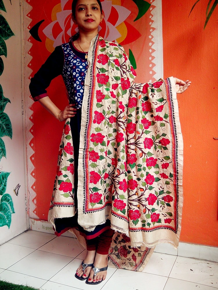 Golapkhash - Floral pattern Kantha Stitch Hand Embroidered Art Silk Duppatta.