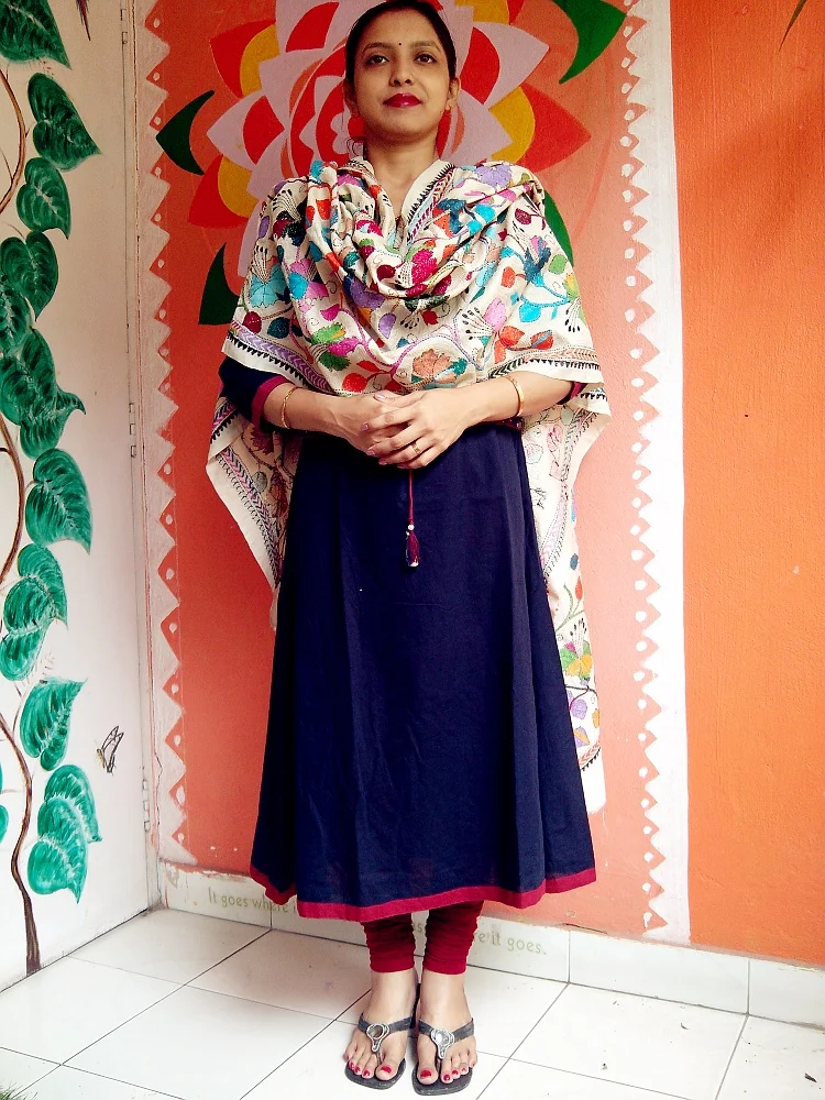 Bagicha - Floral pattern Kantha Stitch Hand Embroidered Art Silk Duppatta.