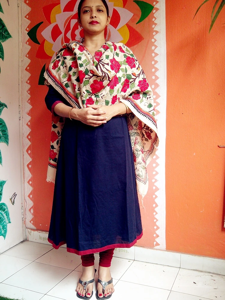 Golapkhash - Floral pattern Kantha Stitch Hand Embroidered Art Silk Duppatta.