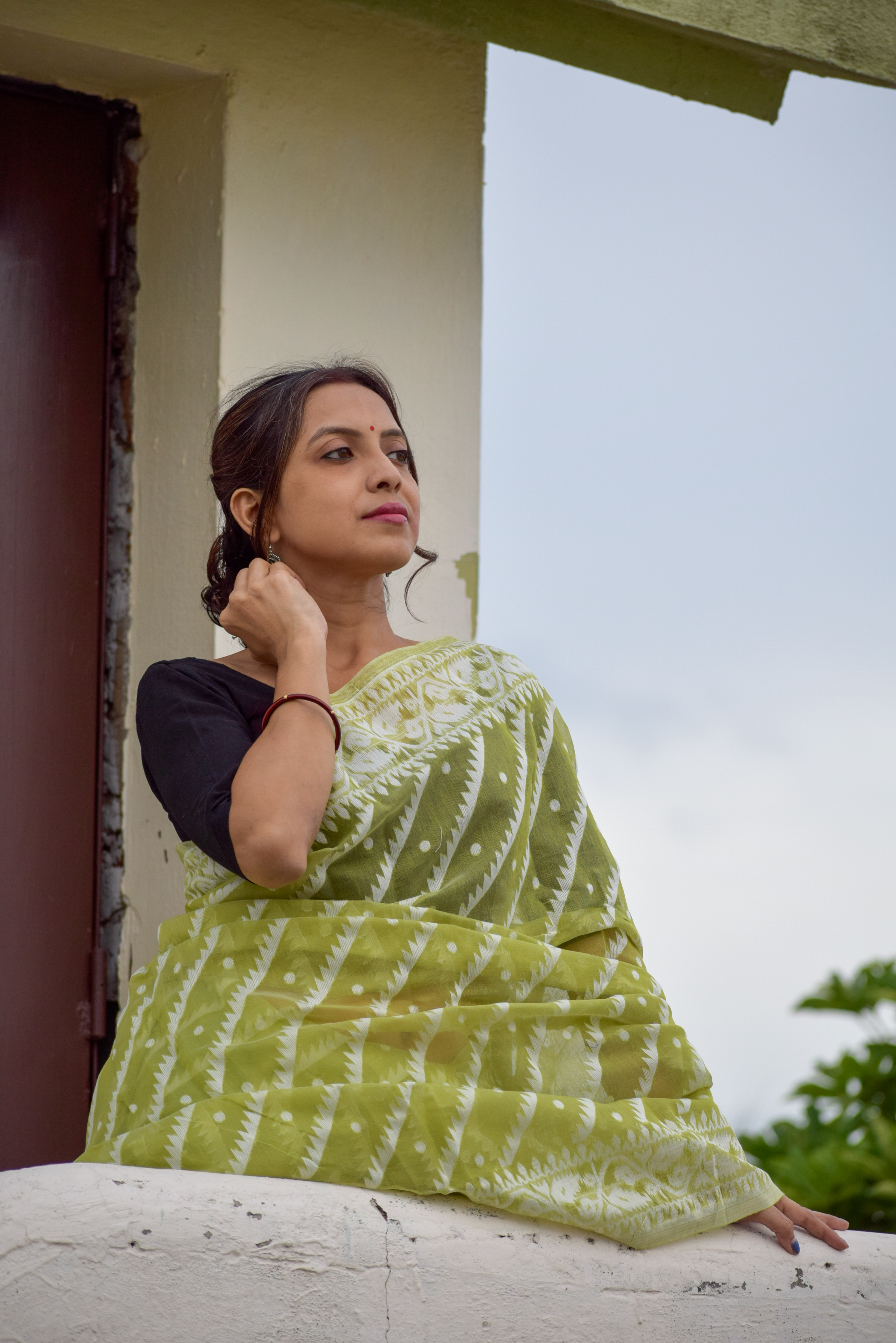 Premium Quality Muslin Cotton Jamdani Saree in Olive tone with off White Thread Work