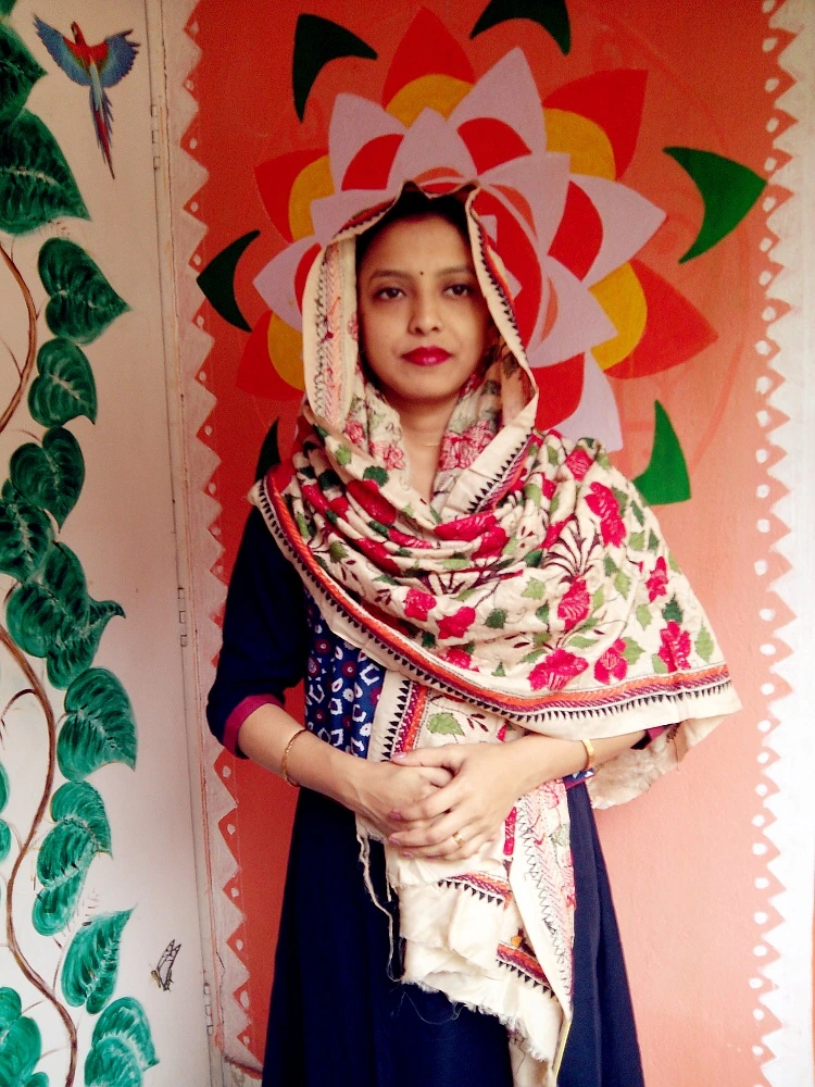 Golapkhash - Floral pattern Kantha Stitch Hand Embroidered Art Silk Duppatta.