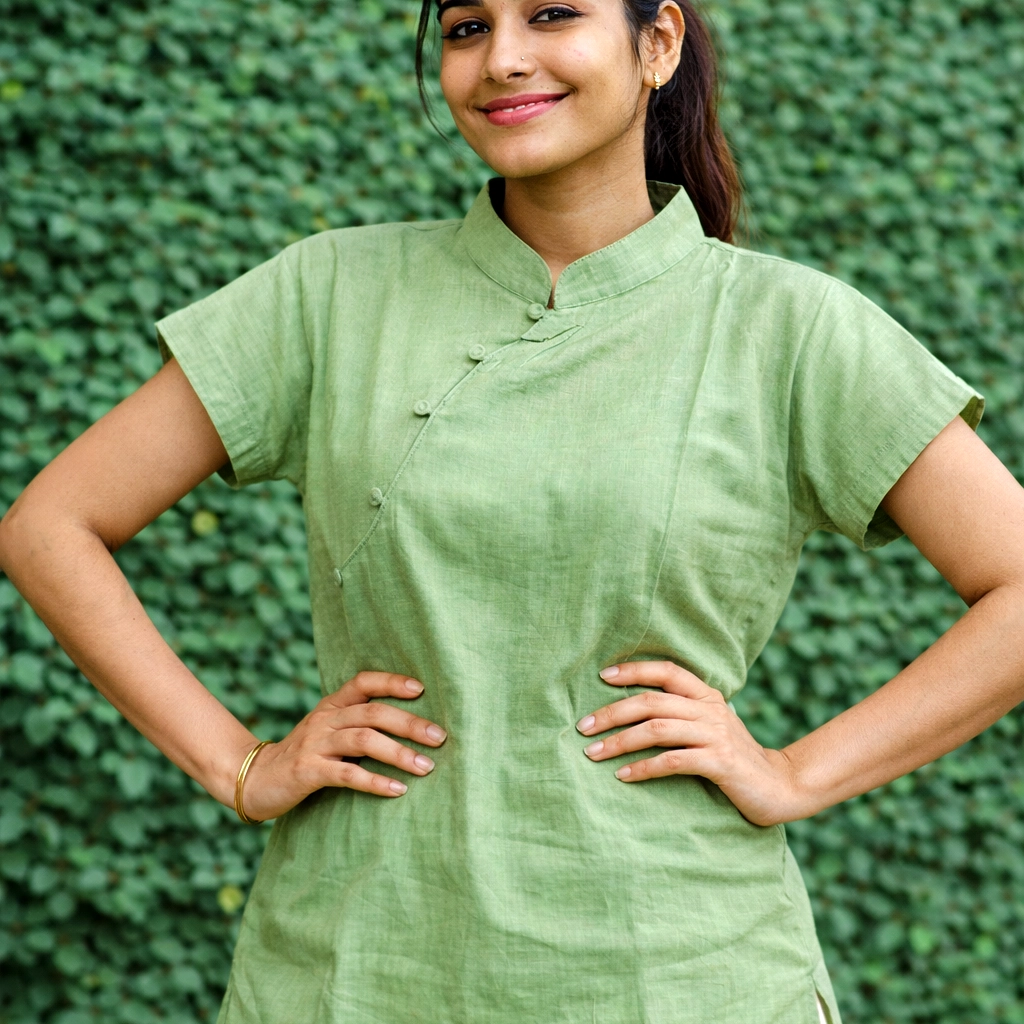 MINT FRESH - Peplum Hem Fitted pleated Mandarin Collar Sleeveless Top in Haze Red.