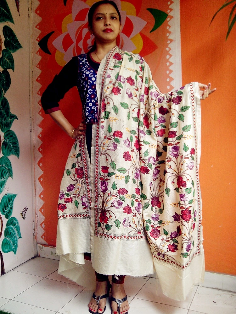 Rose & Ivy - Kantha Stitch Embroidered Silk Duppatta.