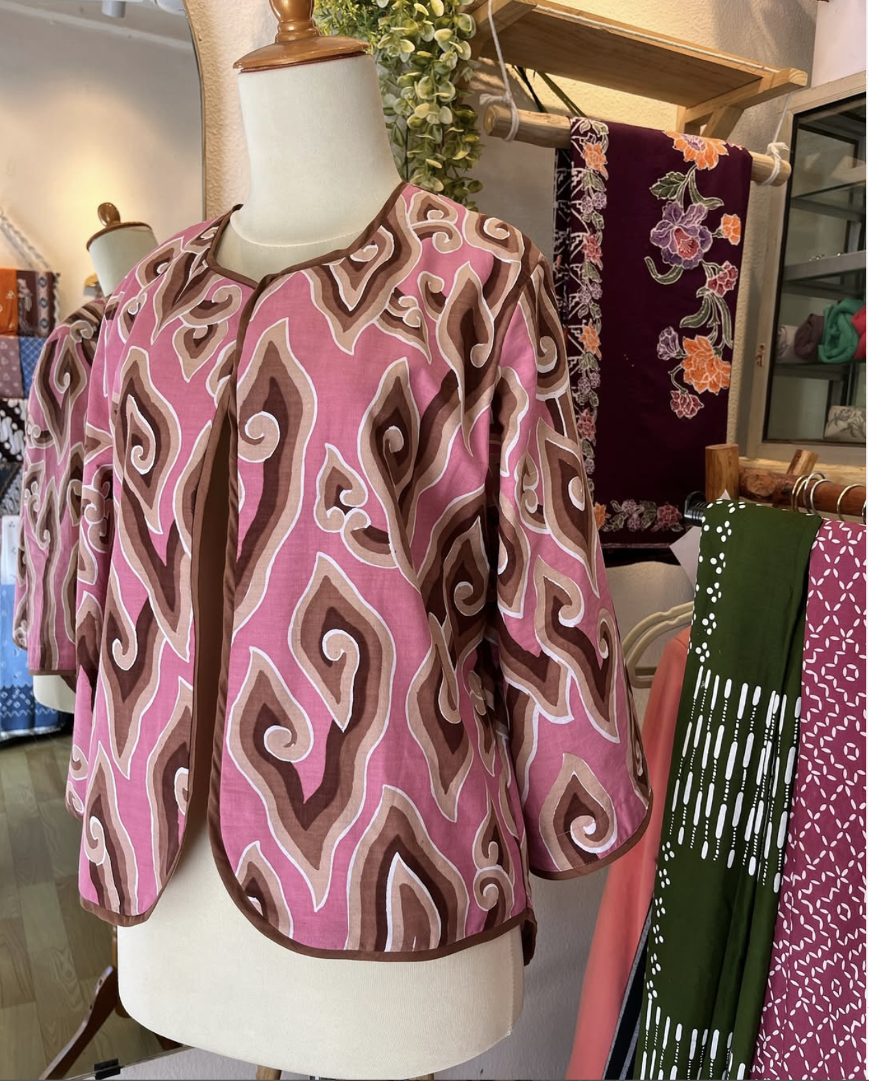 Handmade Mega Mendung Pattern Shade Pink