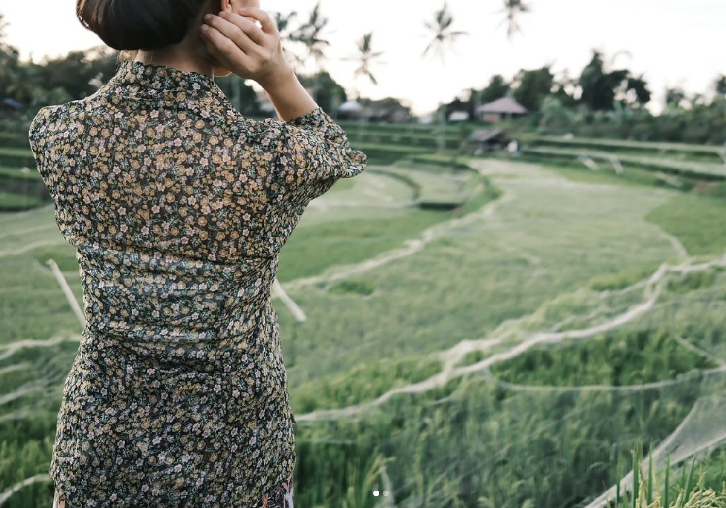 Kebaya Jadoel Dengan Motif Bunga Identik