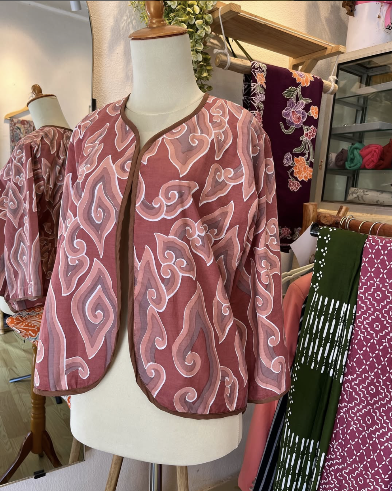 Handmade Mega Mendung Pattern Shade Mauve