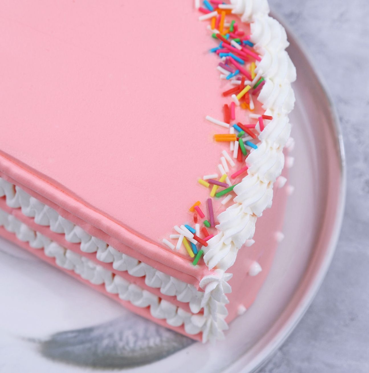 🎀 Pink Delight Cream Cake – A Pretty Treat