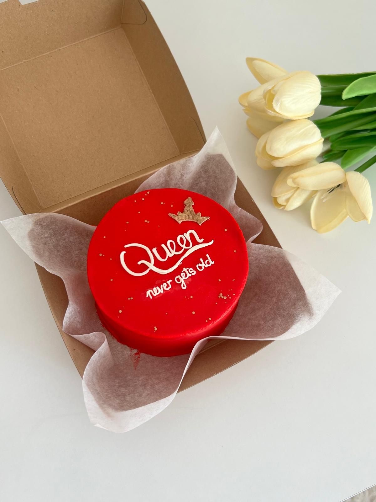 🎀 Luxe & Regal Vibe  Royal Red Mini Cake 
