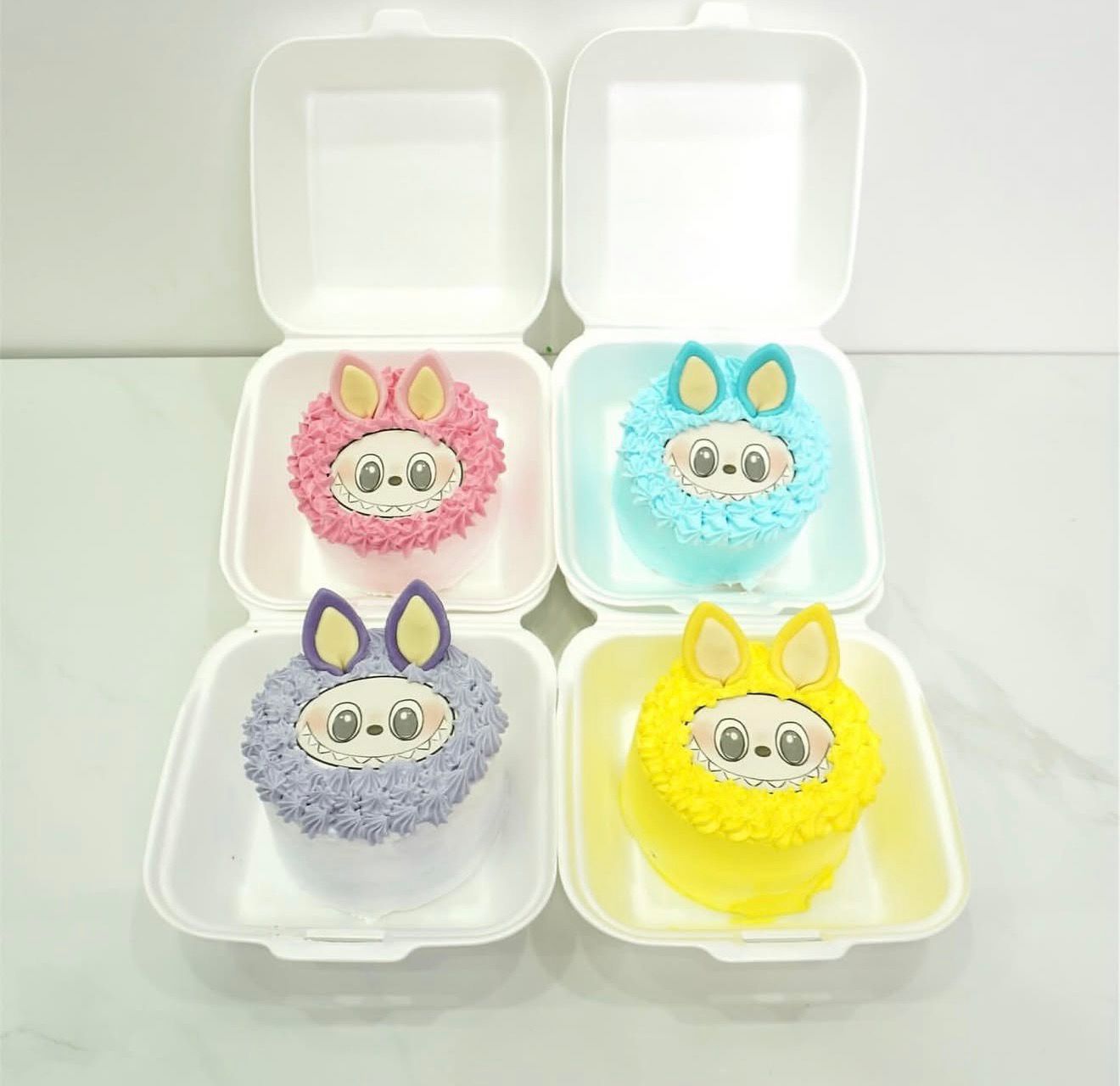 👾 Colorful Fluffy Monster Mini Cakes – Set of 4