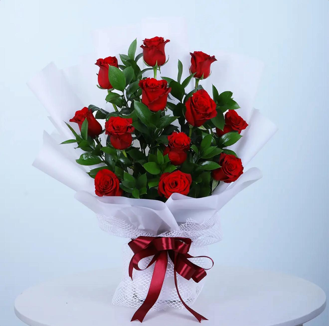 🌿 Elegant Red Rose Bouquet