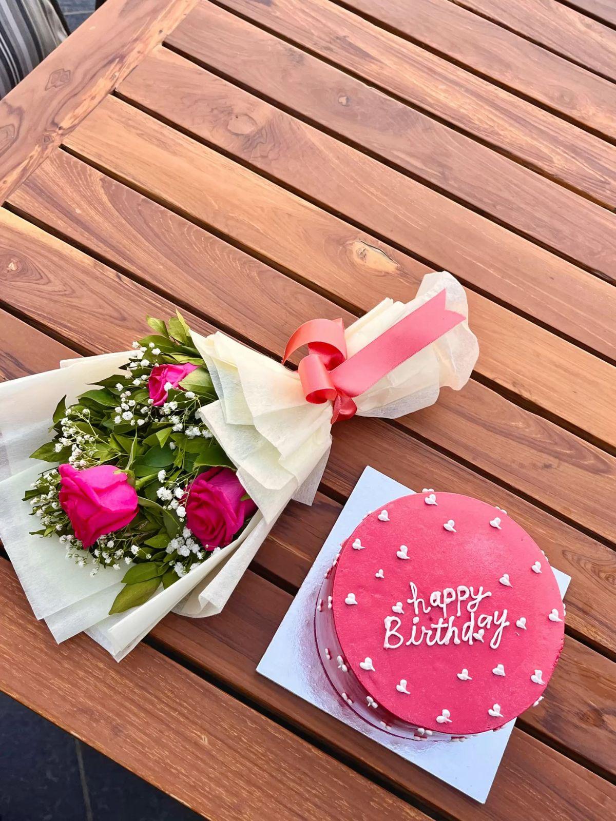 Crimson Love Cake & Blooms Set