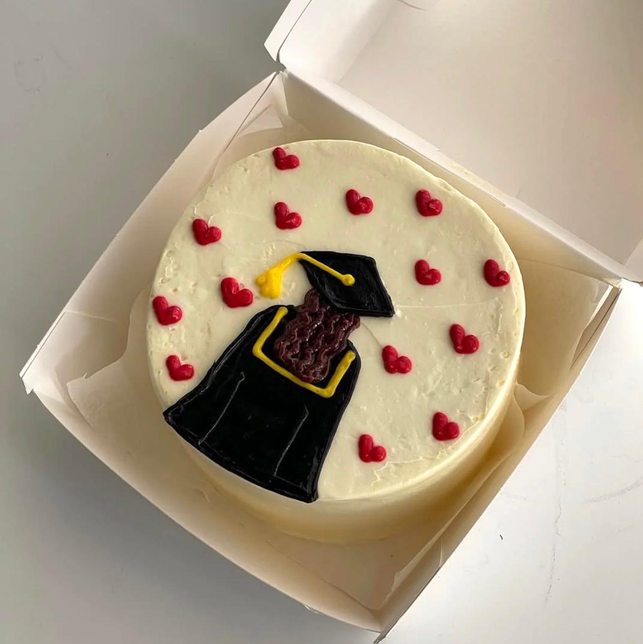 🎓 Graduation Glow – “Congrats!” Cake