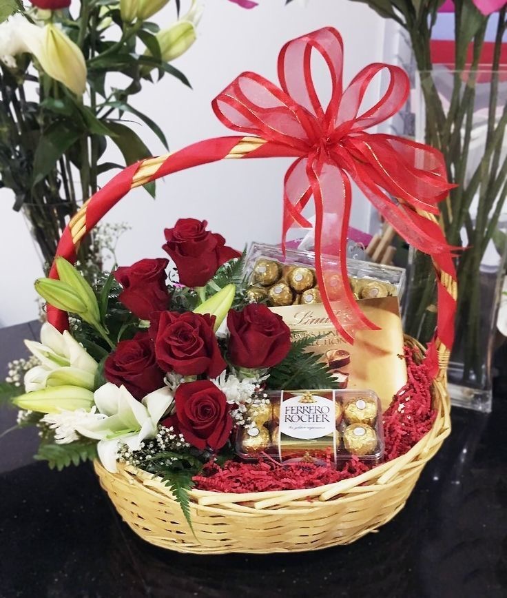 🍓 Radiance & Roses Basket