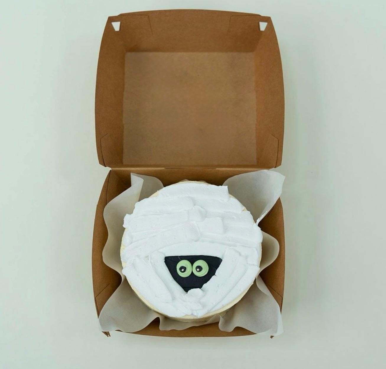 Mini Mummy Halloween Cupcake