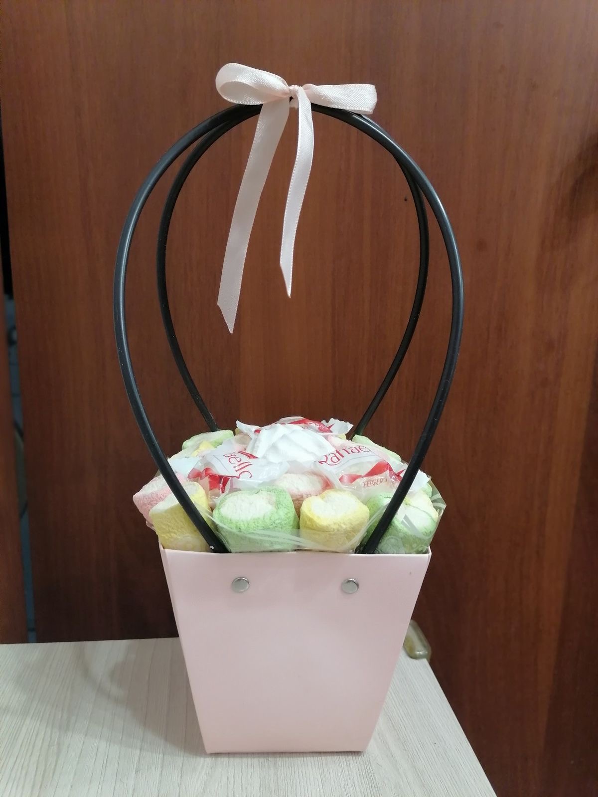   🍬 Elegant Candy Basket 