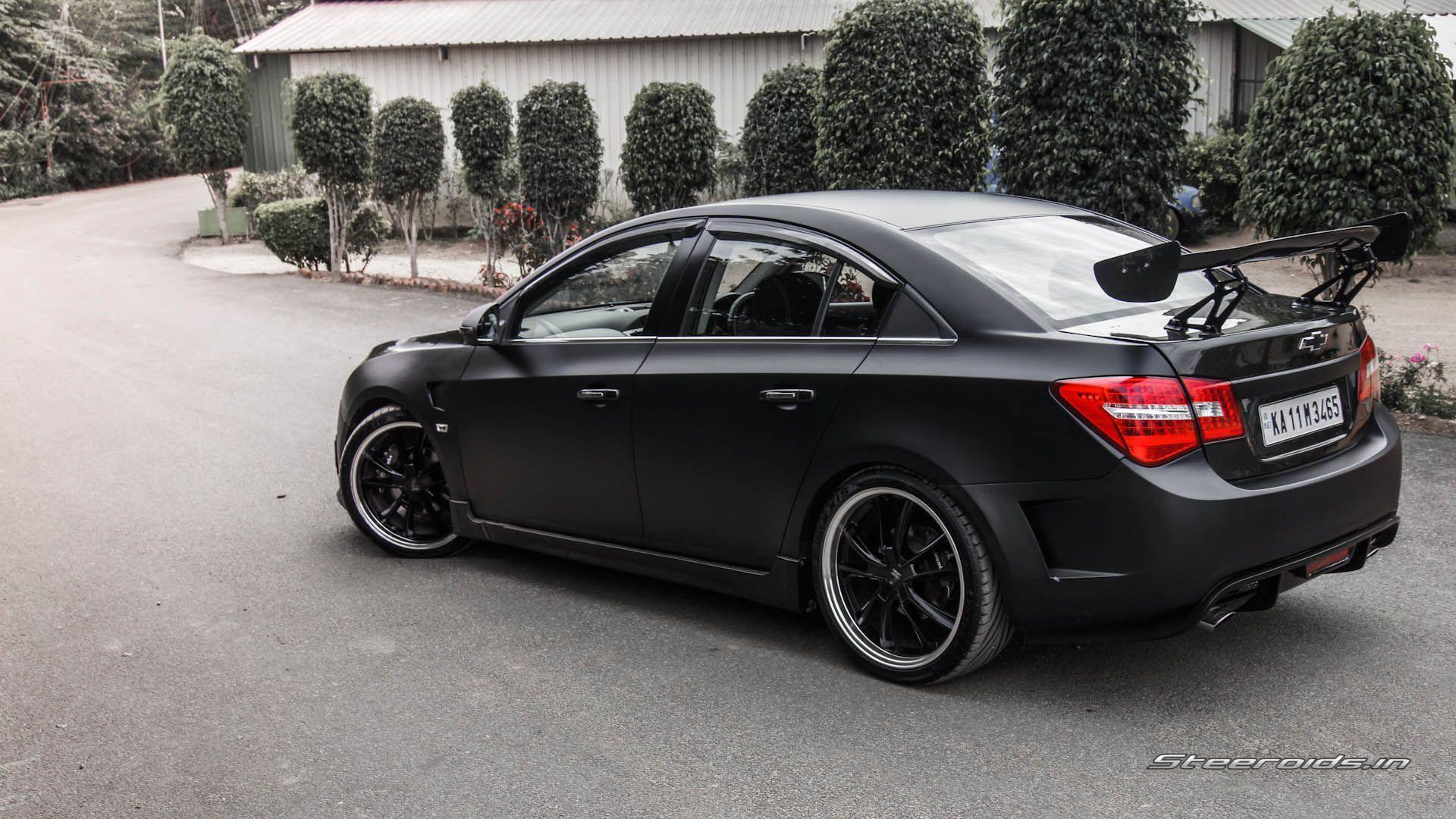 Juodasis Chevrolet Cruze