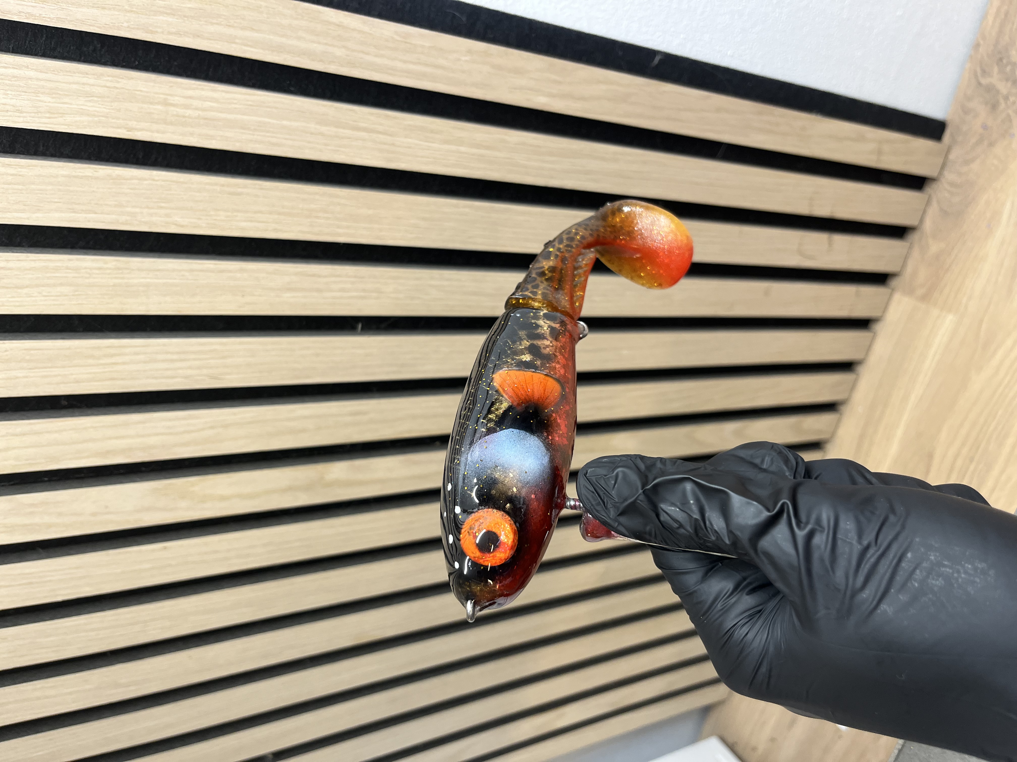 Happy hybris - Blåkindad tånglake