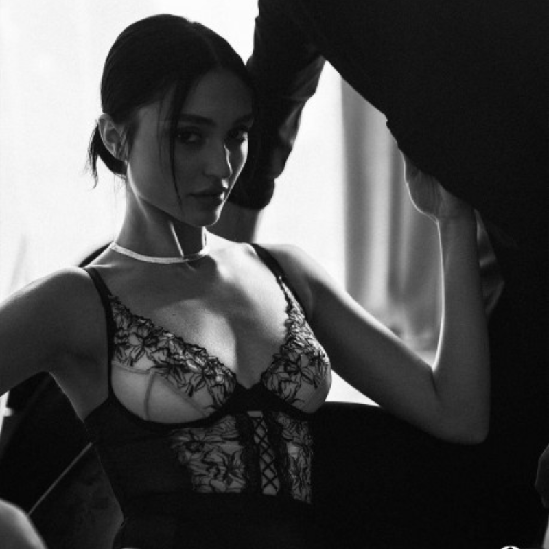 Vila Blanes – Body noir & beige à broderies botaniques