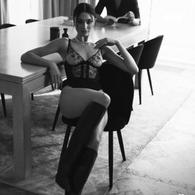 Vila Blanes – Body noir & beige à broderies botaniques