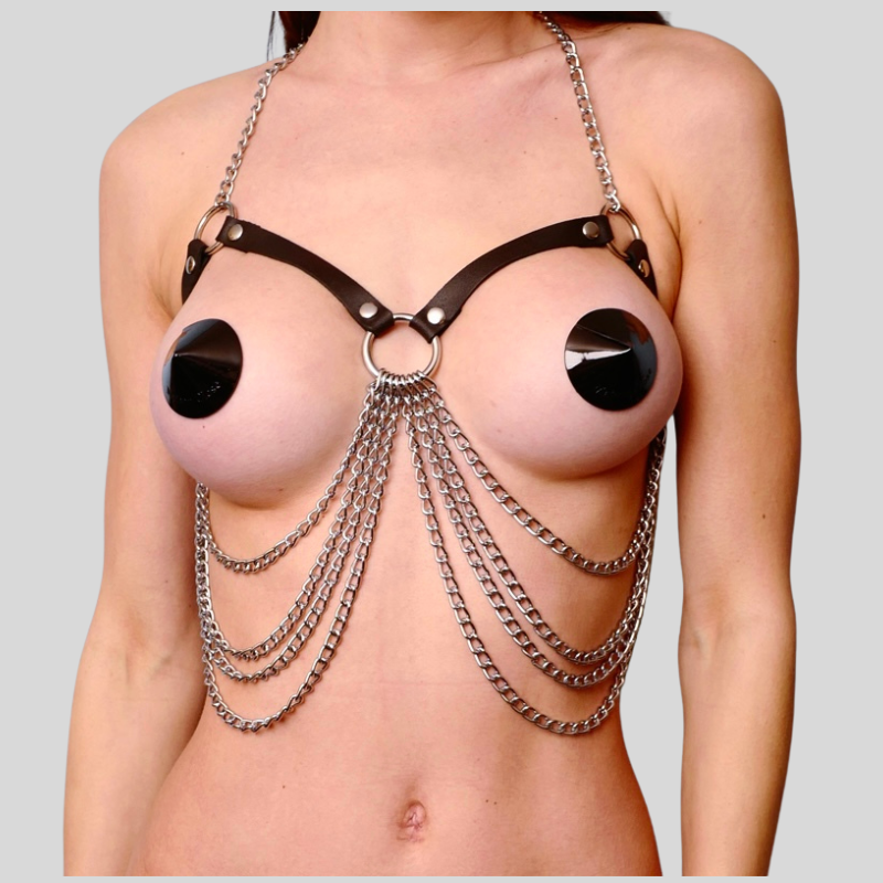 Harnais de Poitrine Seins Nus – Cuir & Chaînes Argentées