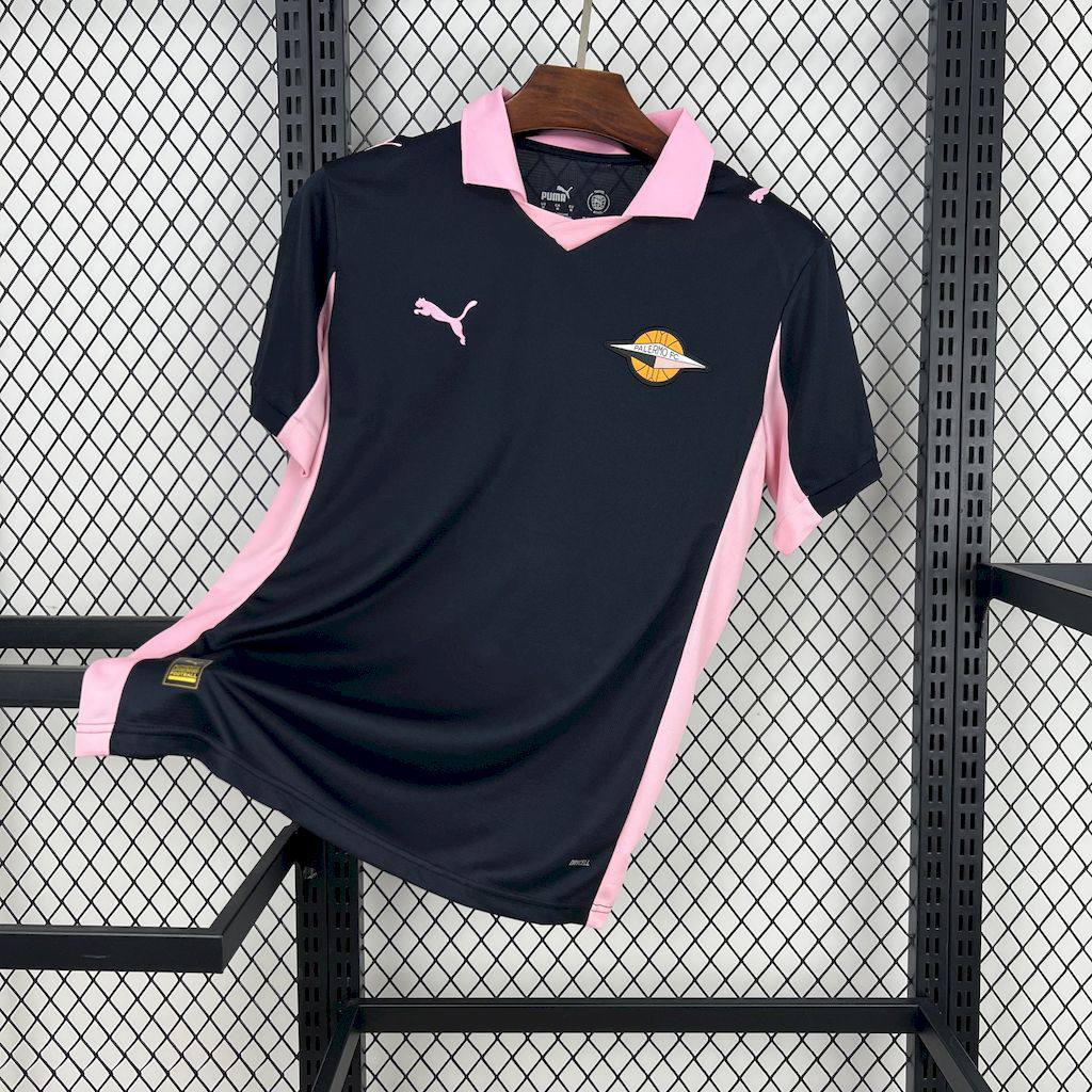 Camiseta de Futebol Puma Preta e Rosa