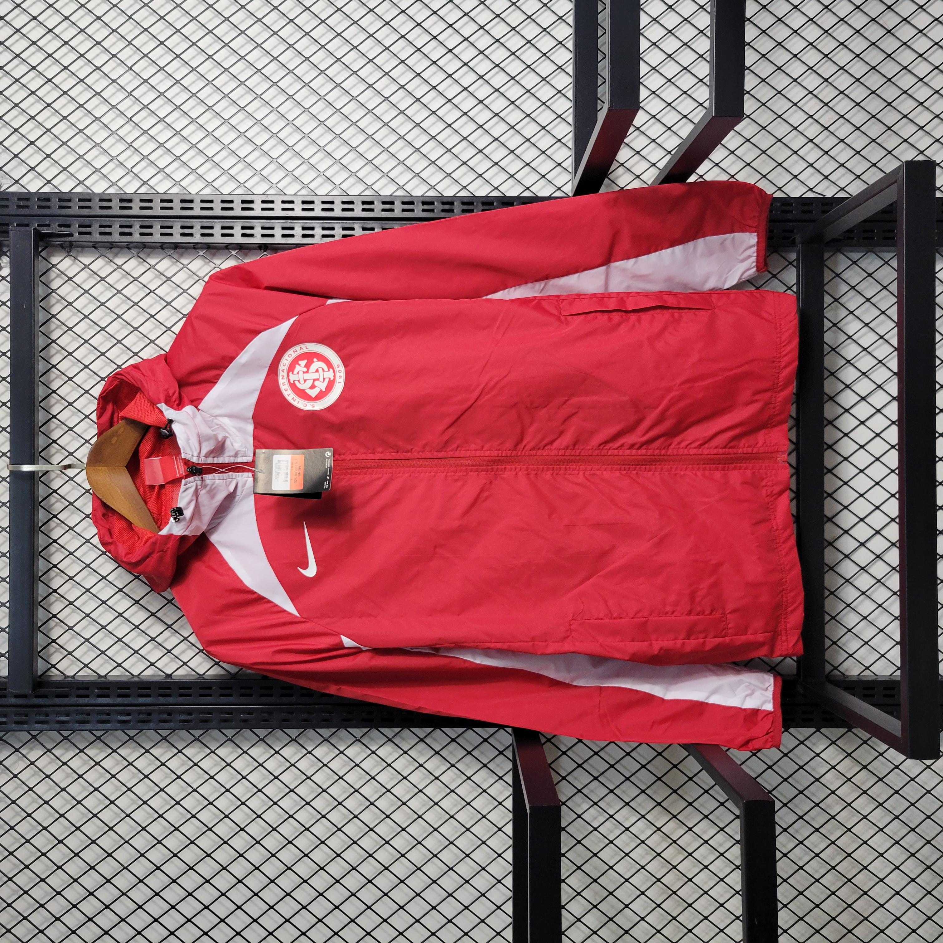Jaqueta esportiva Nike vermelha