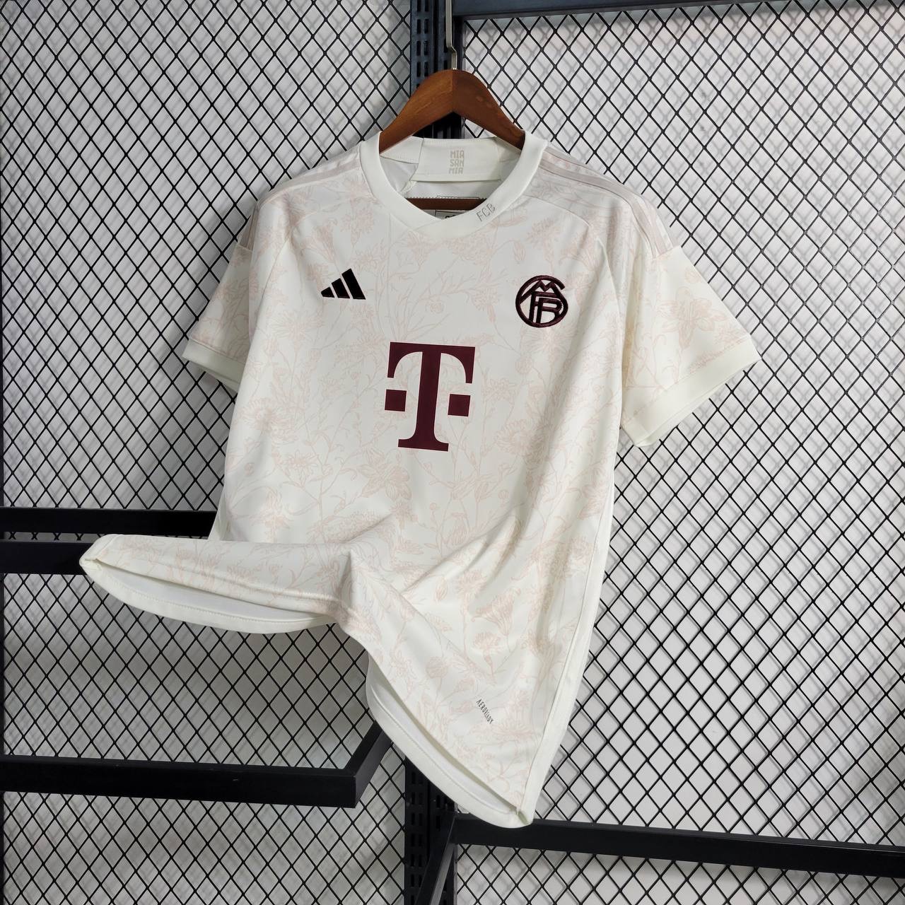 Camisa de futebol Bayern de Munique 2023/24