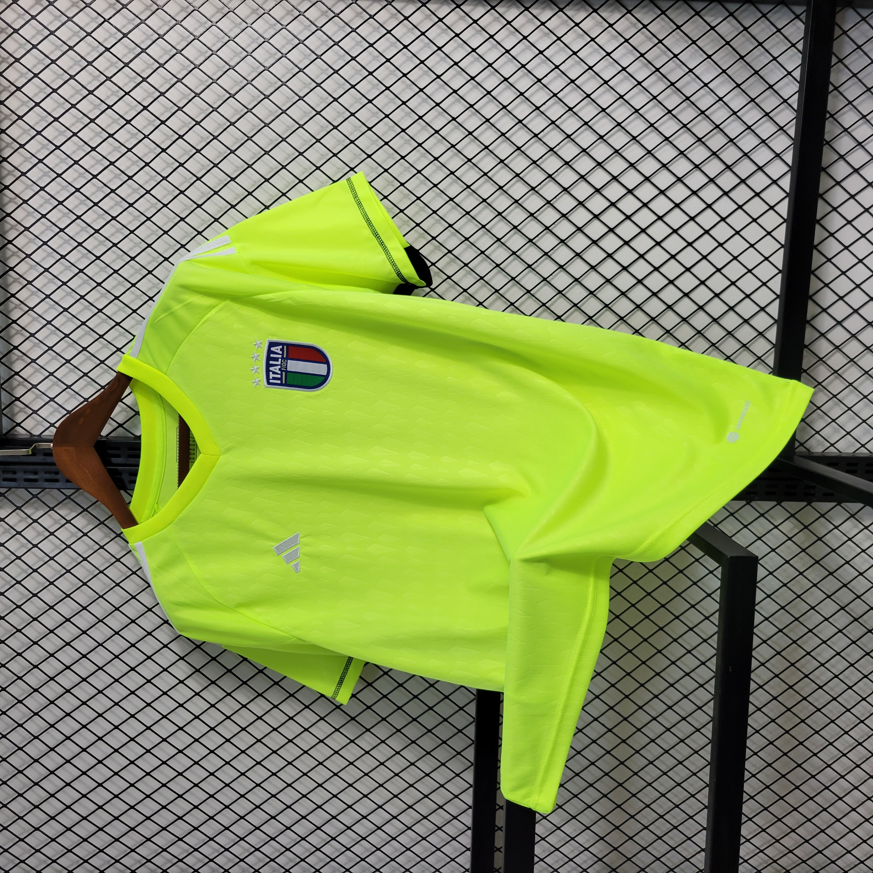 Camiseta de futebol amarela