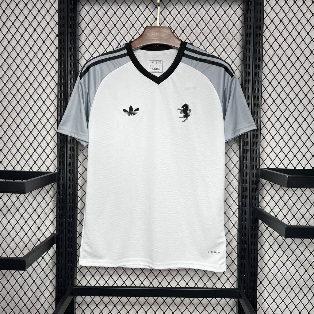 Camiseta Adidas branca