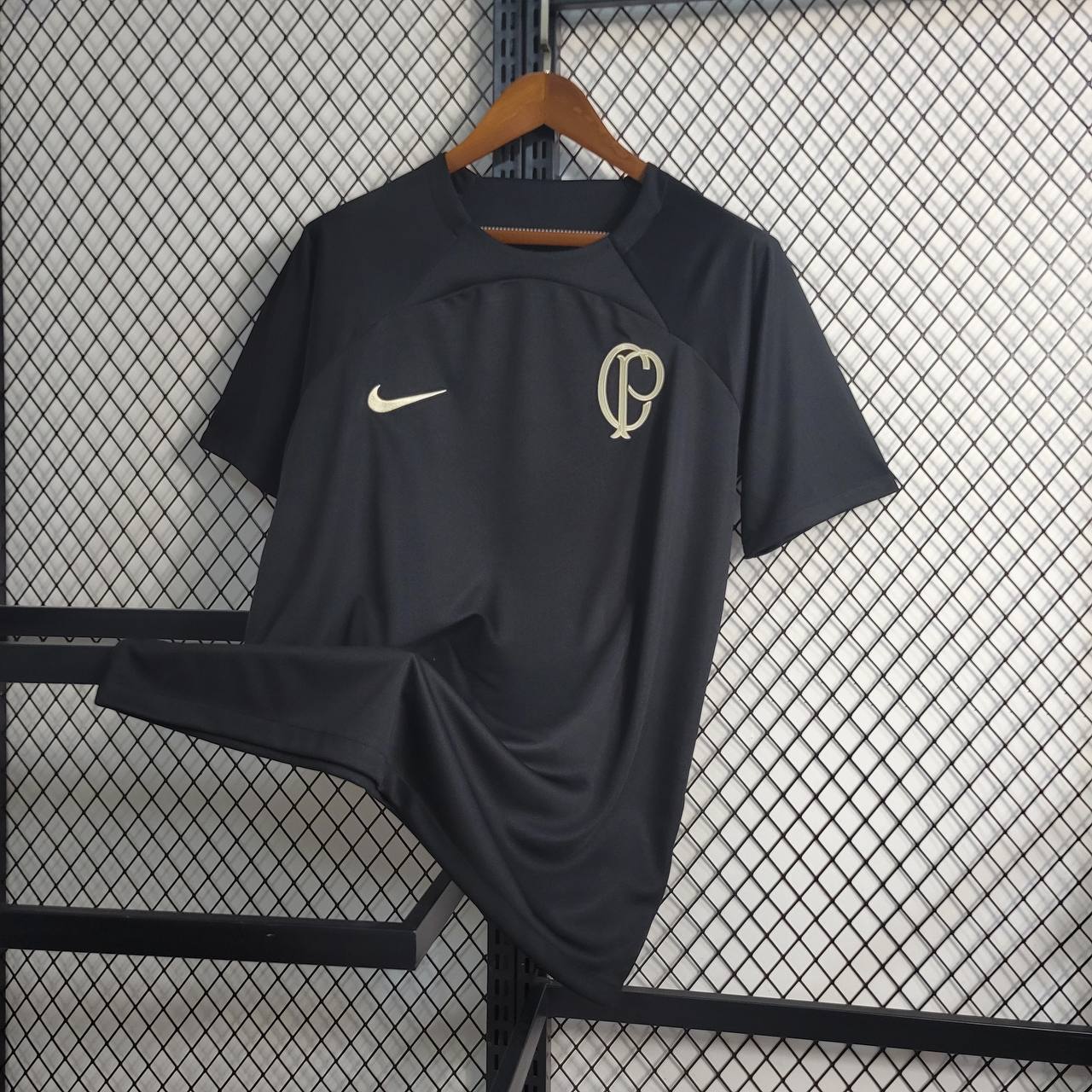 Camisa preta esportiva Nike