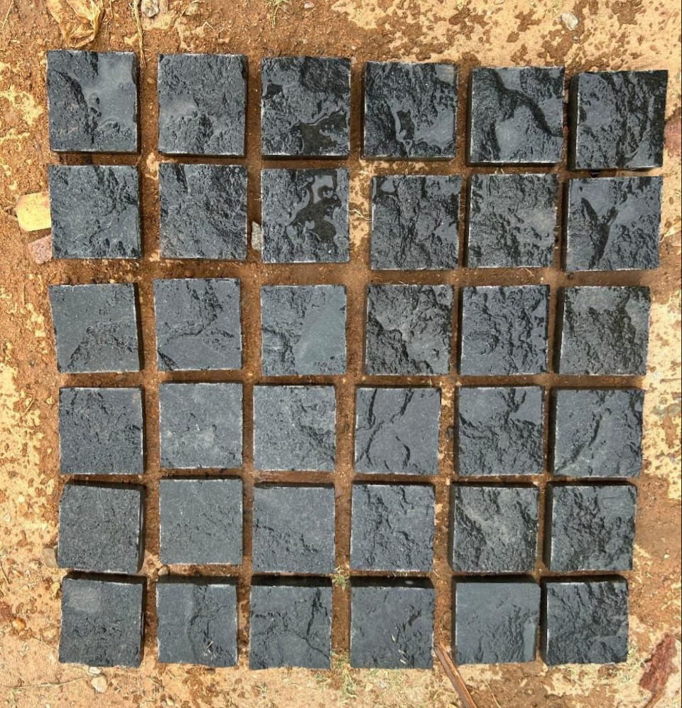 Black box cut natural cobblestone pavers