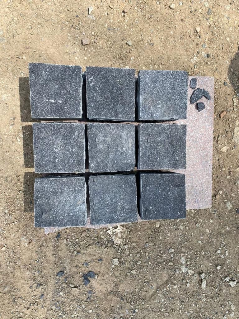 Black granite cobblestones for Landscaping driveways and walkways size 4"x4"  50mm to 70mm thickness 