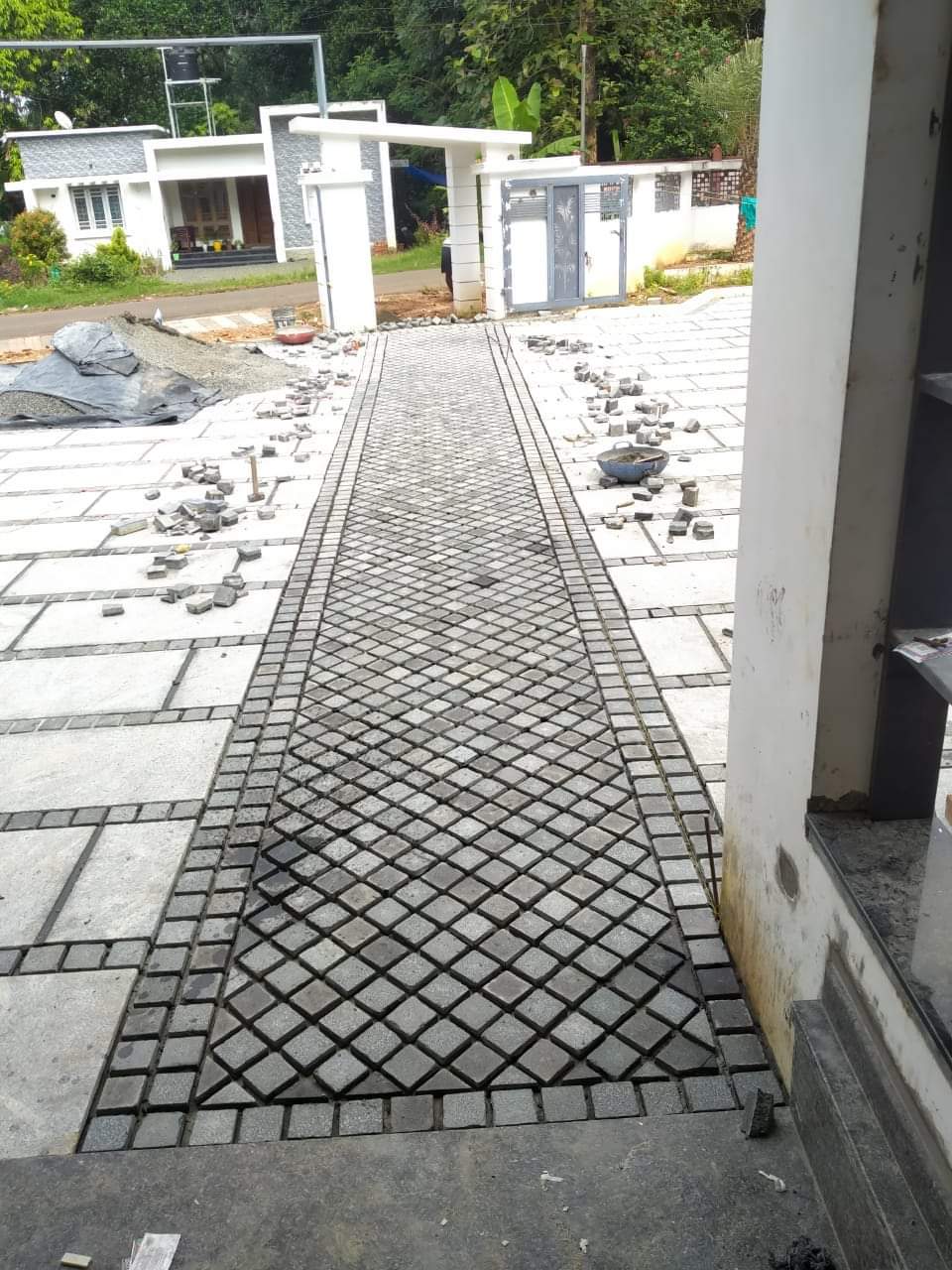 Premium Black Granite Cobblestones – Heavy Duty 4×4 Driveway Paving Stones