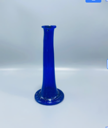 Elegant decorative vase for living spaces