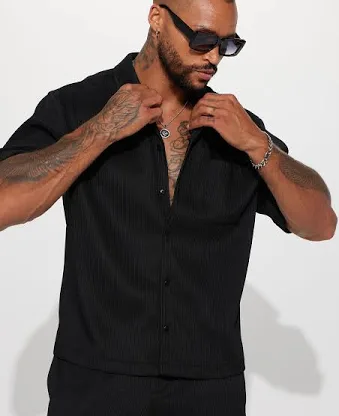 Men's Black Short Sleeve Button-Up Shirt