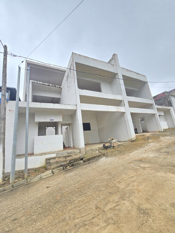 VILLA DUPLEX INACHEVÉ EN VENTE