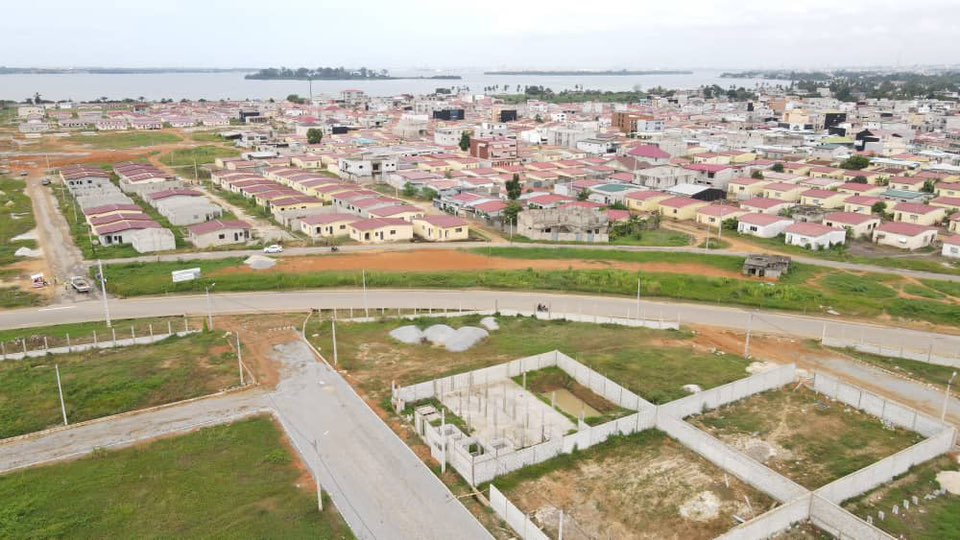 TERRAIN DE 301M2 VUE LAGUNAIRE EN VENTE 