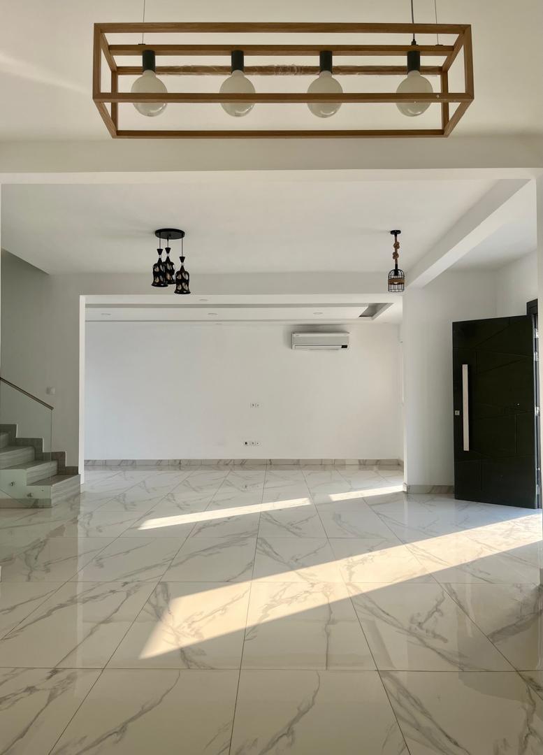 DUPLEX DE 8 PIÈCES HAUT STANDING A LOUER