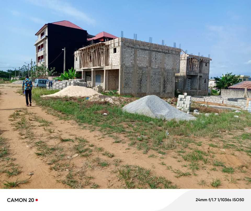 IMMEUBLE R+2 INACHEVÉ 400M2 EN VENTE