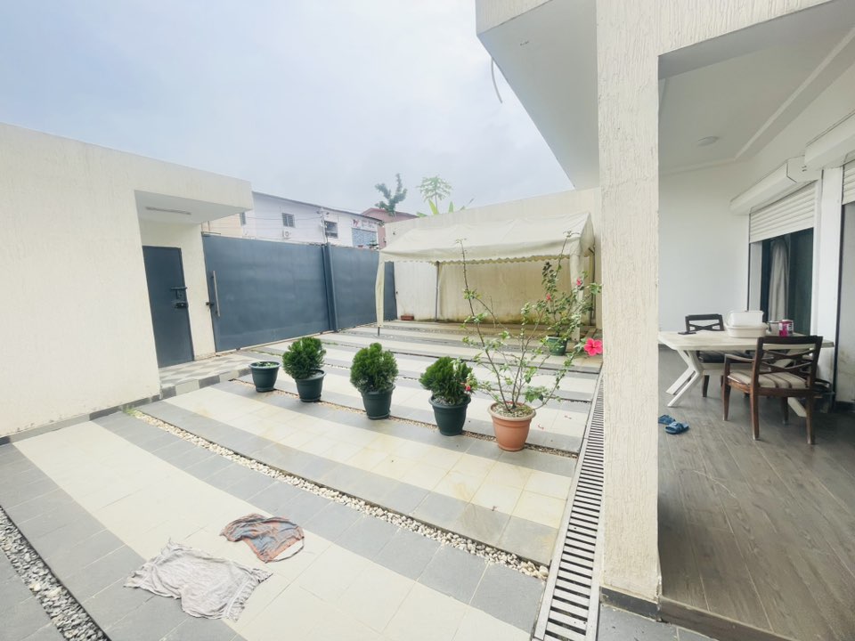 VILLA DUPLEX A LOUER AVEC PISCINE 