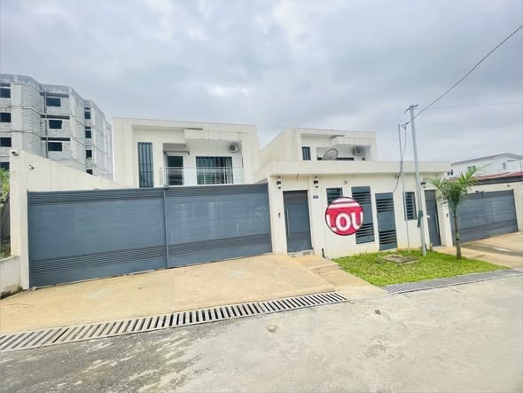 VILLA DUPLEX A LOUER AVEC PISCINE