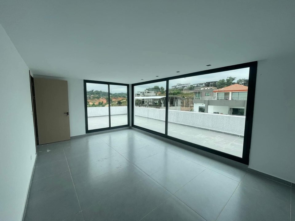 VILLA MODERNE AVEC PISCINE A LOUER