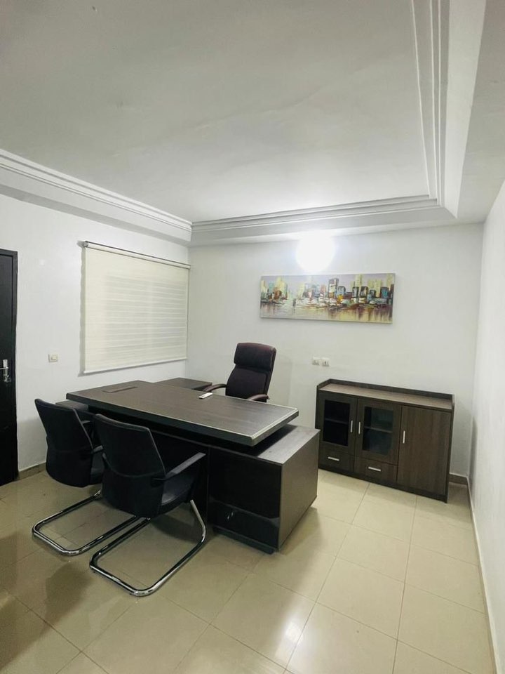DUPLEX DE 8 PIÈCES POUR BUREAU A LOUER