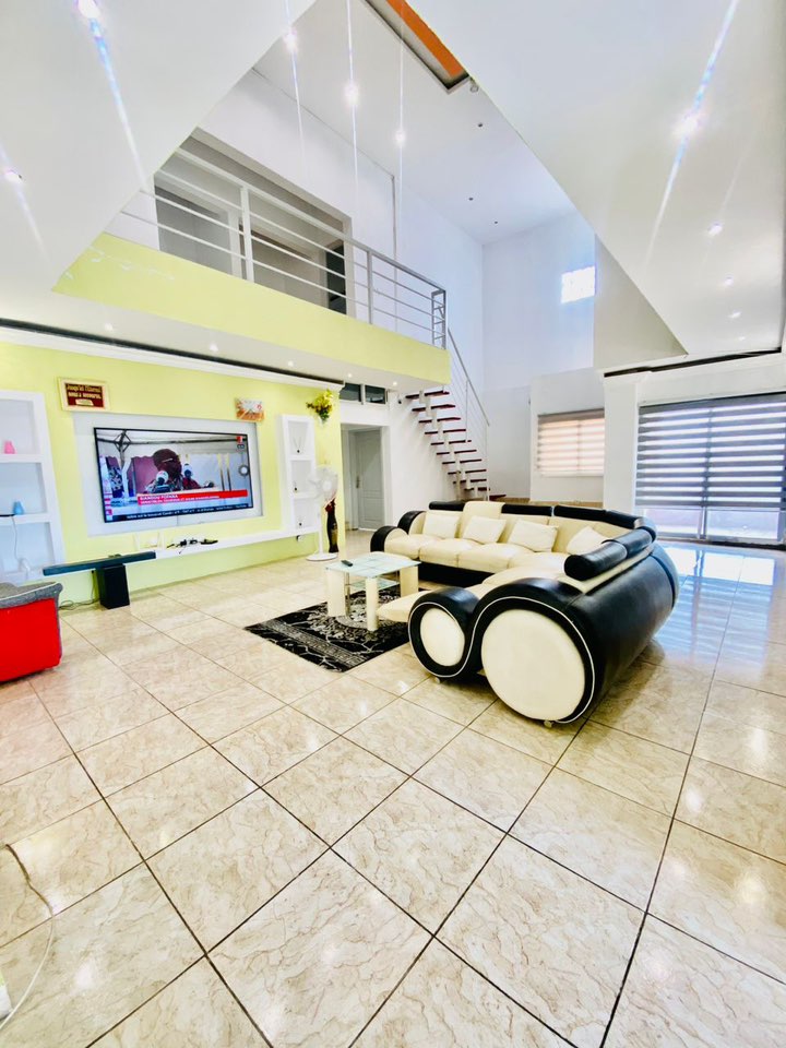 A louer penthouse au 2e étage 