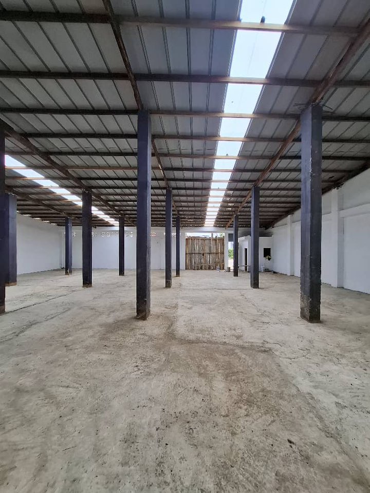 A LOUER ENTREPÔT DE 360M2 