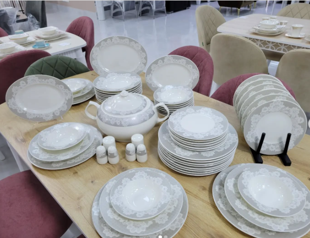 Elegant Porcelain Dinnerware Set
