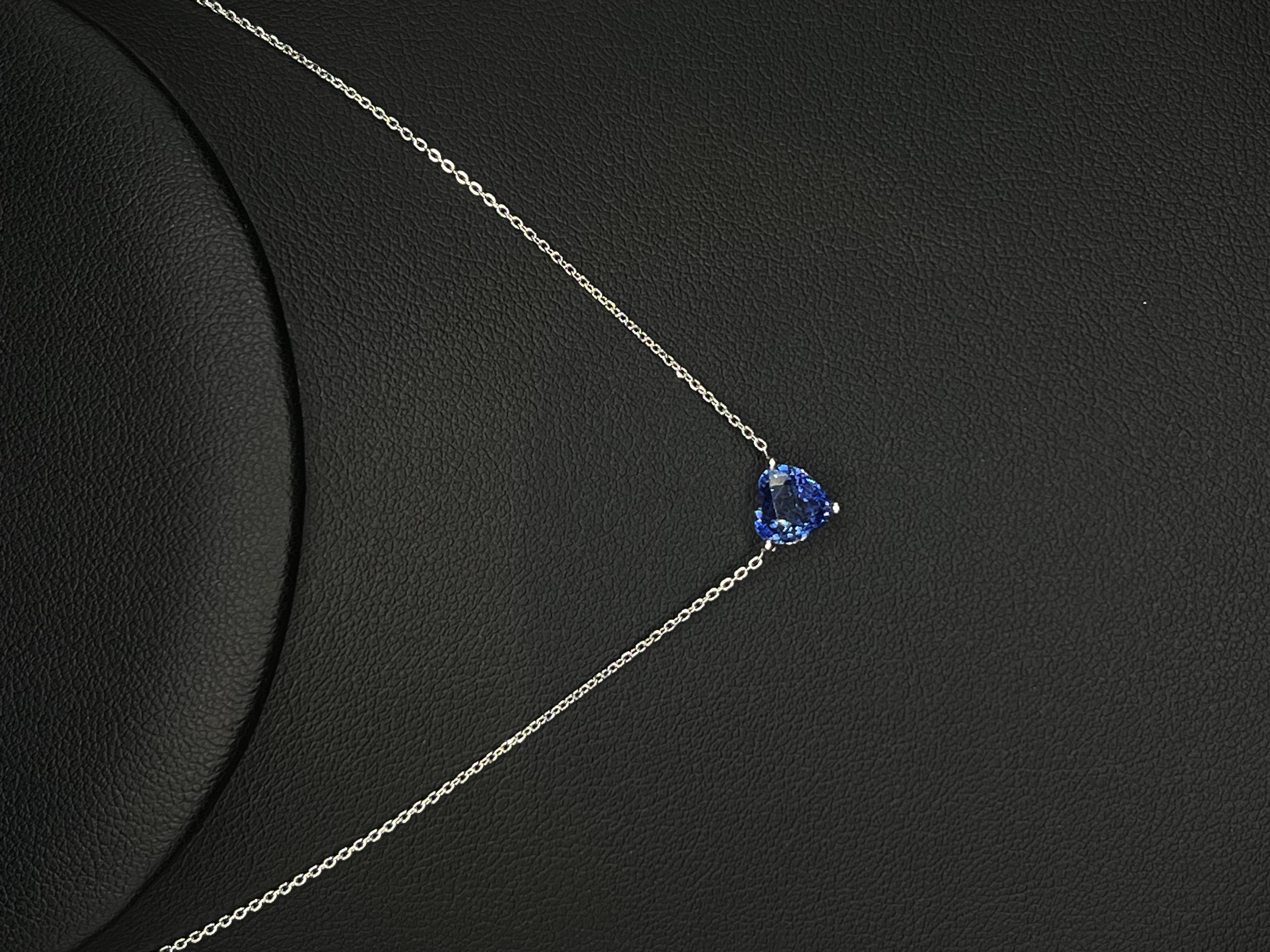 Collar colgante de zafiro azul