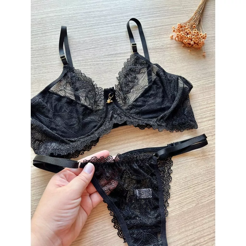 Conjunto Renda Fio Dental com Sutiã Sem Bojo e Aro