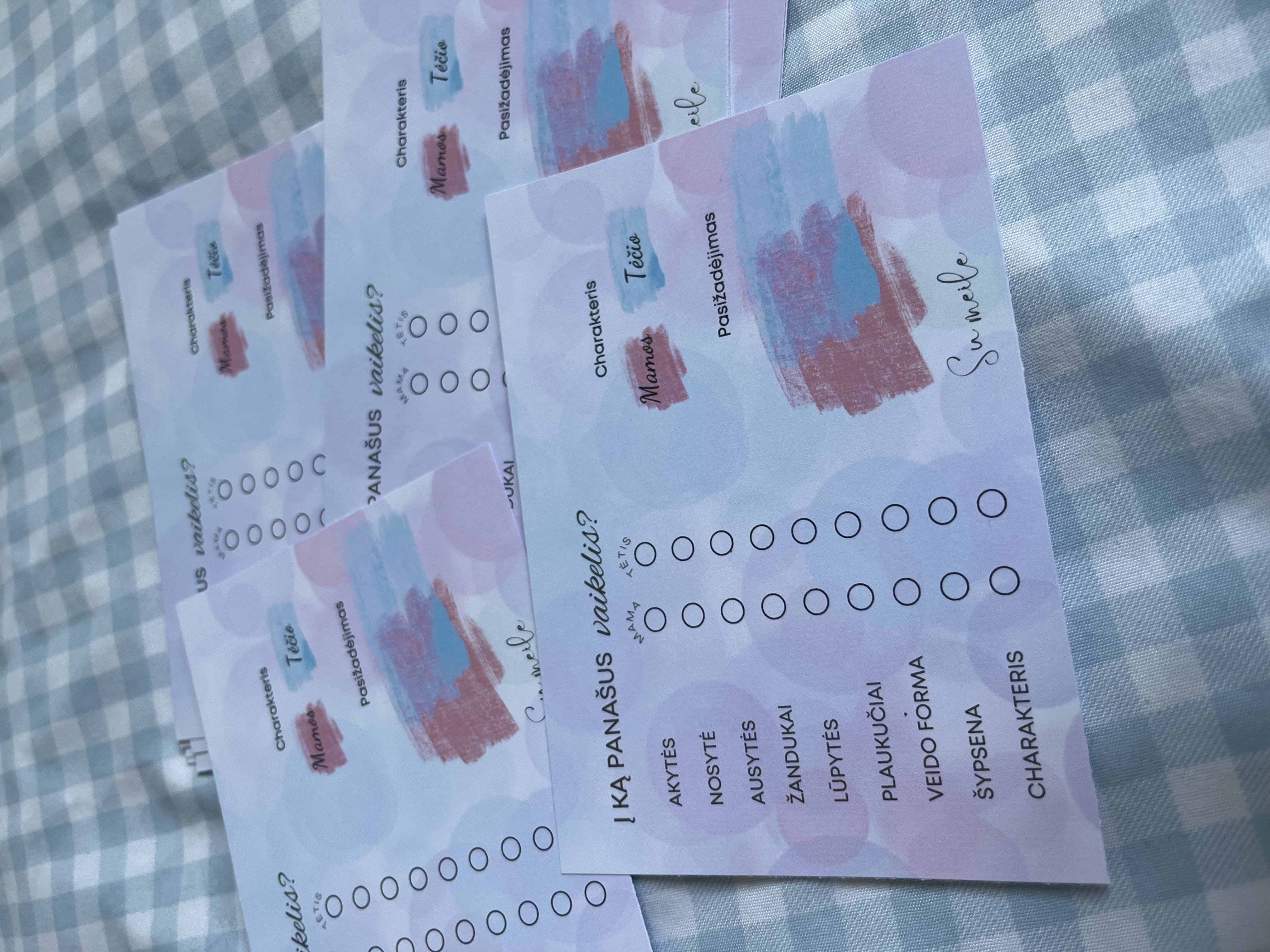 Žaidimas Į ką panašus vaikelis? Spalvotos kortelės (10 vnt.) (14,2 × 10 cm)