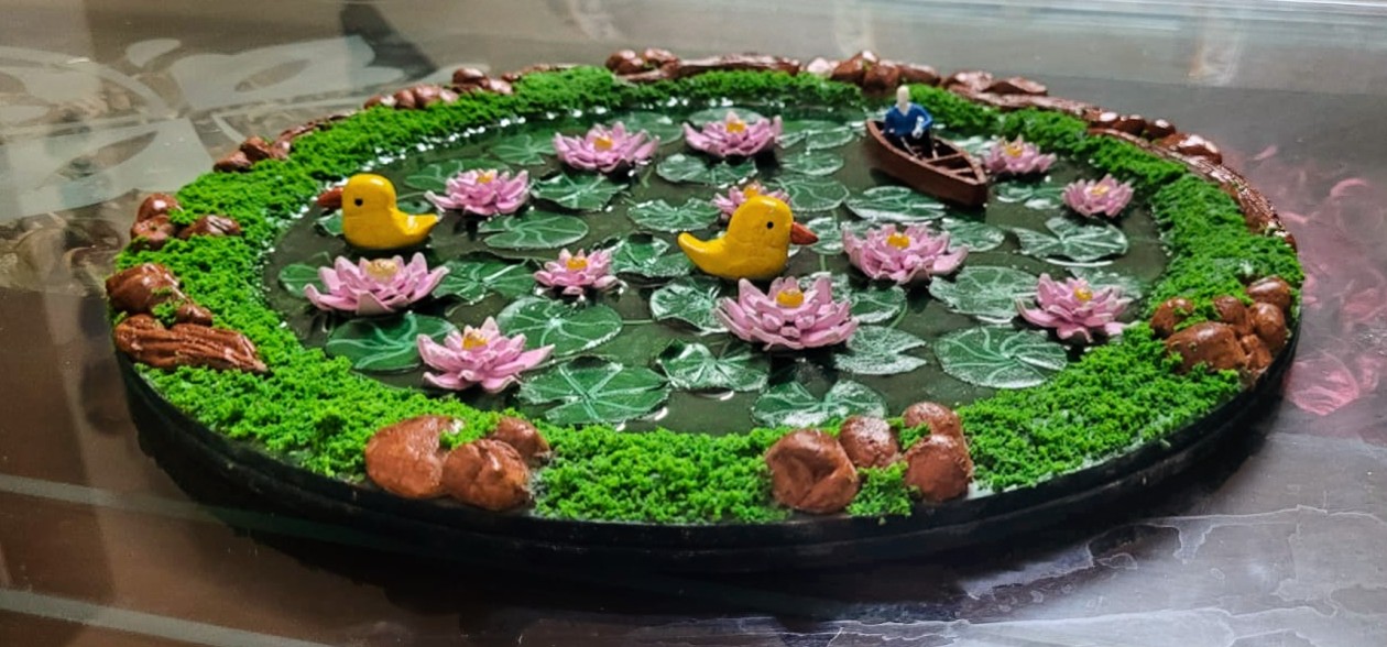 Resin Lotus Pond – Real Pond Effect with Lush Green Grass Detailing 